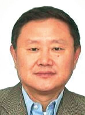 胡奉憲 現(xiàn)年60歲，外逃前任四川韻律實(shí)業(yè)發(fā)展公司總經(jīng)理、董事長(zhǎng)，2009年11月逃往美國(guó)或澳大利亞。