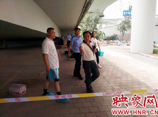 事發(fā)后，警方封鎖現(xiàn)場進(jìn)行調(diào)查取證。