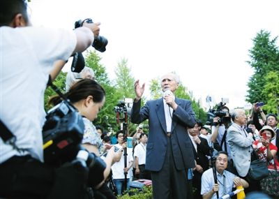23日，91歲的日本前首相村山富市在東京街頭演講，反對(duì)日本政府強(qiáng)行推進(jìn)安保法案。