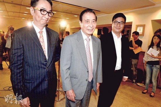 四叔李兆基（中）、長(zhǎng)子李家杰（左）及次子李家誠(chéng)