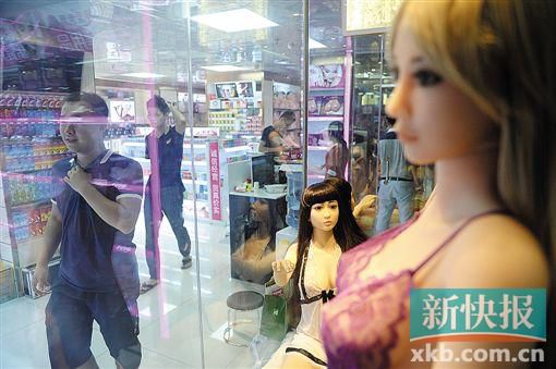 廣東成人用品市場調(diào)查。圖為各地的經(jīng)銷商都會(huì)在此進(jìn)貨。新快報(bào)記者 孫毅/攝