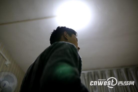 2013年2月份，17歲的林波在陜西省疾控中心拿到HIV確診報(bào)告。
