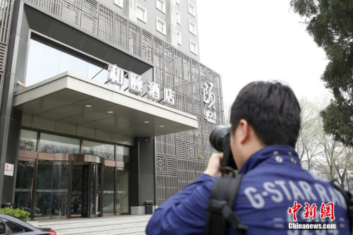 媒體記者關(guān)注北京“和頤酒店女生遇襲”事件。 圖片來(lái)源：視覺(jué)中國(guó)