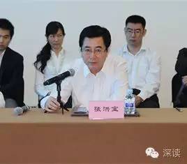在天津紀(jì)委對王富強(qiáng)的通報(bào)中指出，王富強(qiáng)從“聽黨的話，永遠(yuǎn)跟黨走，做讓黨放心的人”這一初心出發(fā)，吃過苦、流過汗，曾為天津港保稅區(qū)的建設(shè)和發(fā)展、為天津市招商引資工作作出過貢獻(xiàn)。貢獻(xiàn)被認(rèn)可、贊譽(yù)，其驕傲自滿情緒漸生，覺得