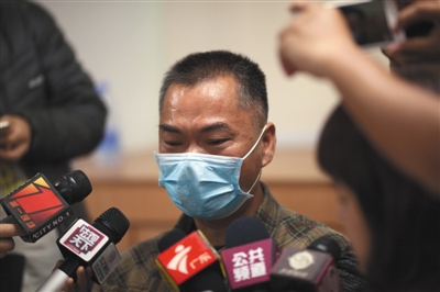 昨日，深圳，羅一笑的父親羅爾接受媒體采訪。圖/視覺中國(guó)