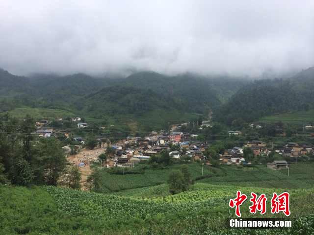 7月28日,云南省保山市隆陽(yáng)區(qū)瓦房鄉(xiāng)喜坪村上坪小組發(fā)生山洪災(zāi)害,造成3戶(hù)人家9人被沖走。