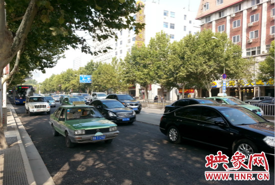 “無車日”仍有許多私家車主選擇開車上路。