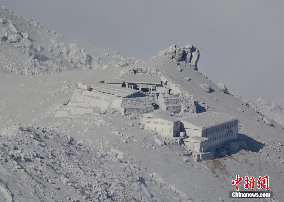 當(dāng)?shù)貢r間2014年9月27日，日本中部御岳山發(fā)生噴發(fā)，或已造成數(shù)人受傷。