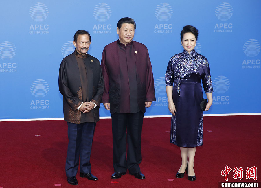 圖為習(xí)近平夫婦歡迎文萊蘇丹哈桑納爾。中新社發(fā) 杜洋 攝