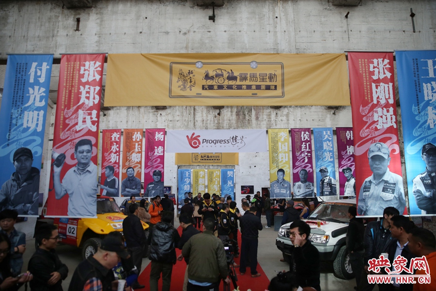 11月11日，河南30年賽車歷程《賽車手眼里的世界》攝影展開展。