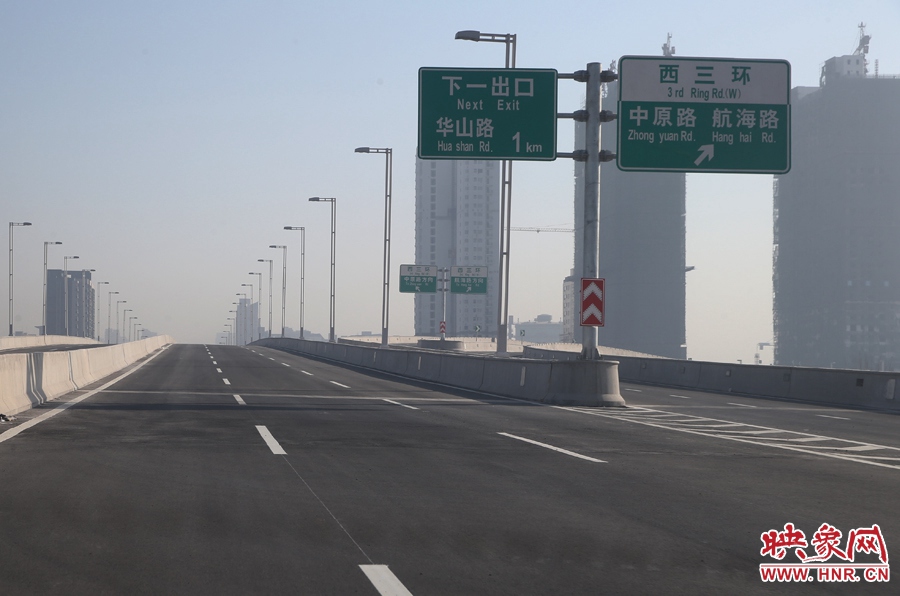 華山路方向與西三環(huán)出口。