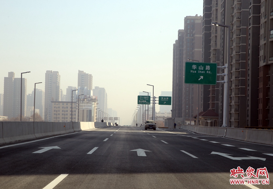 嵩山南路方向，華山路出口。
