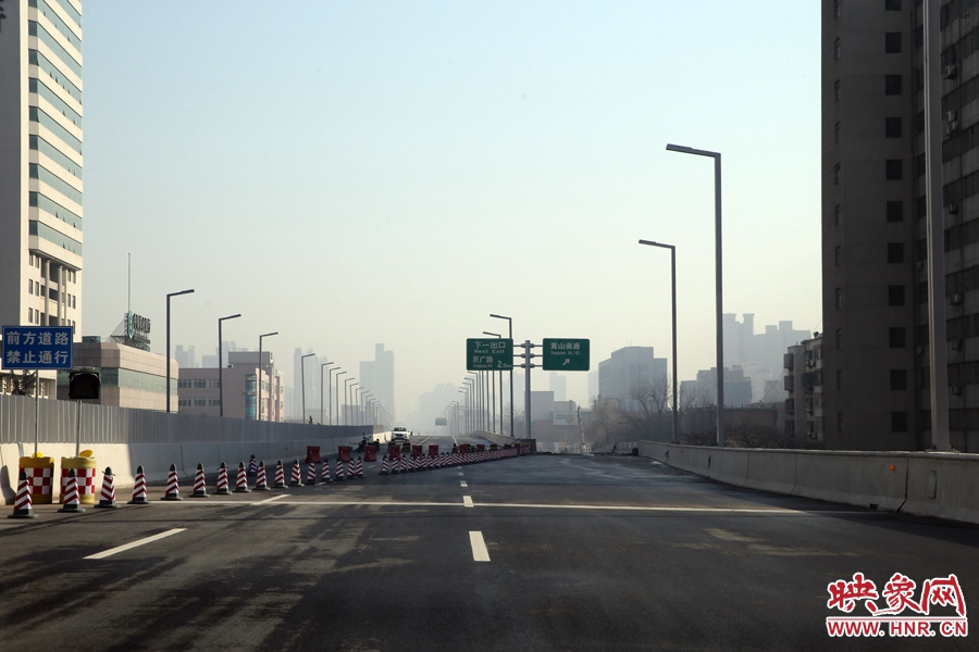 嵩山南路出口，由西向東至嵩山南路出口向東暫未開通。