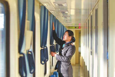 臥鋪車廂 半包式，更具私密性和舒適性。