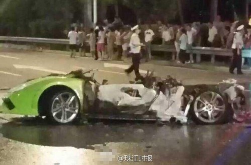 蘭博基尼跑車撞貨車燒成廢鐵 司機當(dāng)場死亡