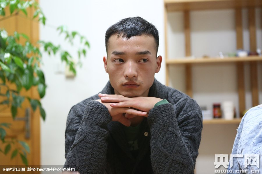 網(wǎng)絡(luò)紅人葉良辰現(xiàn)身浙江臺州，接受記者的專訪。