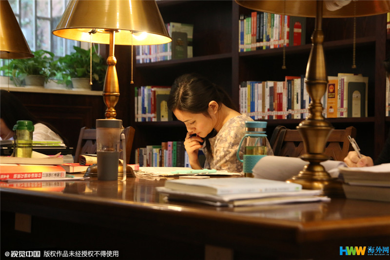重慶大學(xué)改造翻新的“民國風(fēng)圖書館”走紅網(wǎng)絡(luò)，引得無數(shù)網(wǎng)友點(diǎn)贊