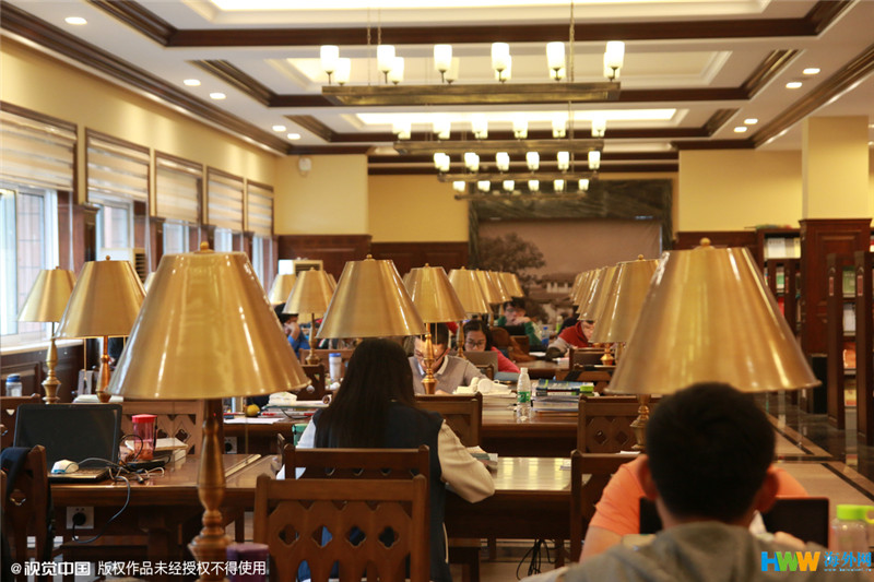 重慶大學(xué)改造翻新的“民國風(fēng)圖書館”走紅網(wǎng)絡(luò)，引得無數(shù)網(wǎng)友點(diǎn)贊
