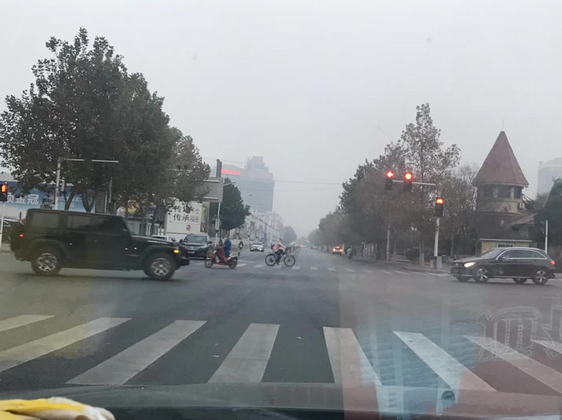 限行第一天！鄭州的早高峰是這個(gè)樣子的