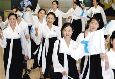 2005年9月，結(jié)束亞洲田徑錦標(biāo)賽之行的朝鮮拉拉隊(duì)。