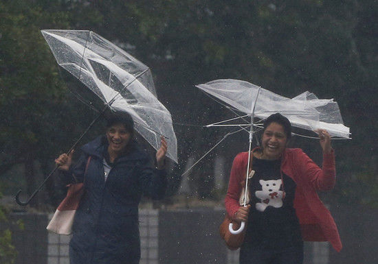 19號臺(tái)風(fēng)在日本登陸，帶來強(qiáng)降雨。