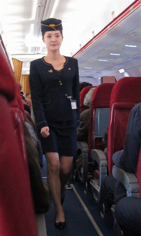朝鮮領(lǐng)導(dǎo)人金正恩最近下令國(guó)營(yíng)高麗航空的女空服員改穿比較短、比較緊的裙子。