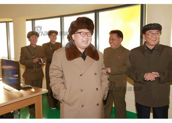 金正恩現(xiàn)場指導工作。