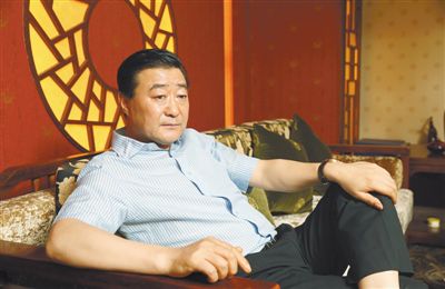 5月26日，張新明在北京接受新京報(bào)記者專(zhuān)訪(fǎng)時(shí)表示，在與華潤(rùn)的合資公司中，他被“邊緣化”了，公司出現(xiàn)了