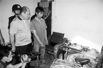 今年8月，我國內地發(fā)生多起單身女性乘坐“黑車”后慘遭車主殺害的案件，被網(wǎng)友稱為“黑色8月”。