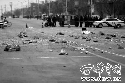 2014年1月6日，在蒲城縣迎賓路，警方在案發(fā)現(xiàn)場(chǎng)路面劃分了86個(gè)方格，提取現(xiàn)場(chǎng)遺留爆炸物品進(jìn)行取證