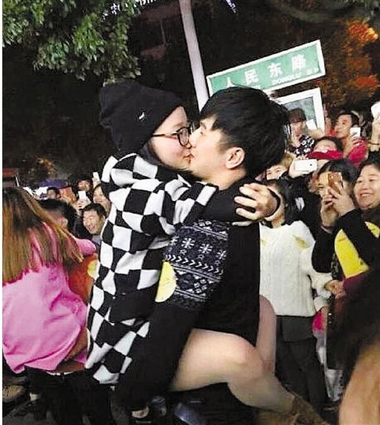 雖只是縣城的比賽，但水準(zhǔn)著實不低，居然有選手采用考拉式。