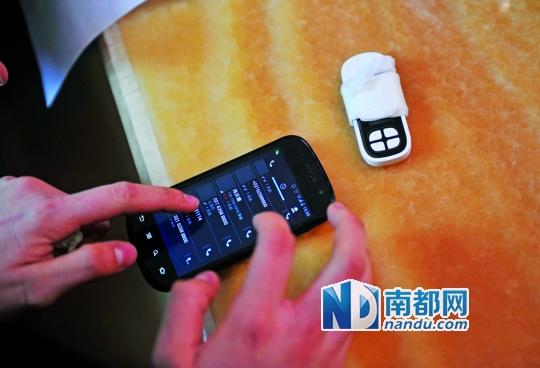 一個號碼為021-62588800的電話自稱上海靜安區(qū)公安分局，騙走了小程148萬。記者 梁煒培 攝