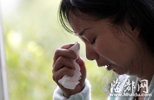 小梅的媽媽看到女兒發(fā)來的信息，就忍不住落淚