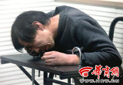 3月29日，多次騷擾孕婦的賈某在公安蓮湖分局接受訊問