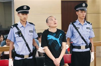 陳曉鵬在西城法院受審。記者 尹亞飛 攝