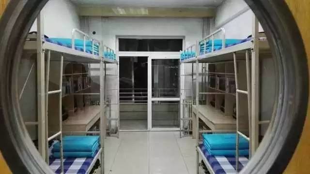 這個(gè)學(xué)校的男生宿舍火了！女同學(xué)都喊著要嫁