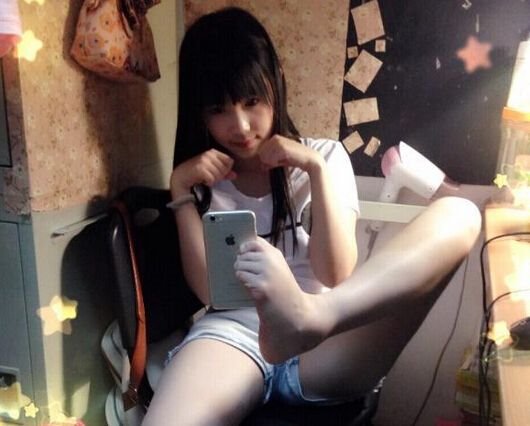 妹子們每周花至少五小時自拍，到底是為啥？