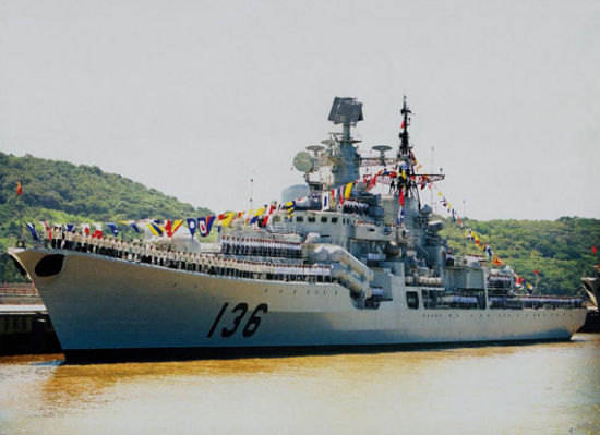 資料圖：東海艦隊(duì)的杭州號(hào)驅(qū)逐艦。