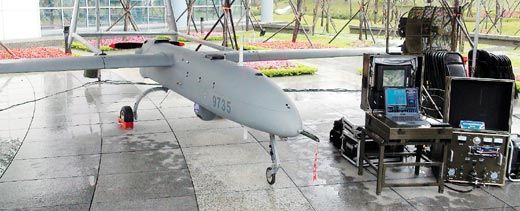 “中科院”展示銳鳶無人機與導控系統(tǒng)。