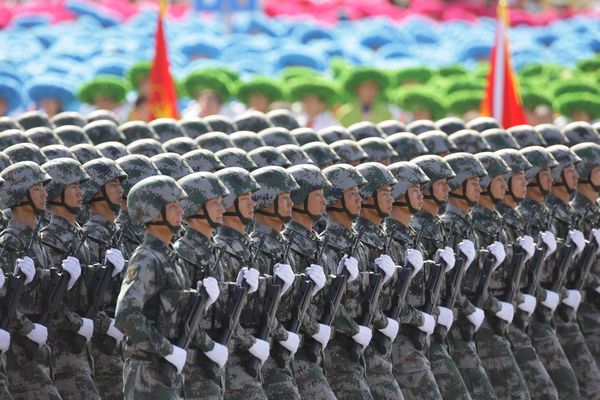 總體看，中國軍隊(duì)是稱職的，承擔(dān)了它對(duì)這個(gè)國家和人民的應(yīng)有責(zé)任。