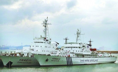 海監(jiān)111船（左）與112船，海監(jiān)111船原為海軍“海冰723號”破冰船