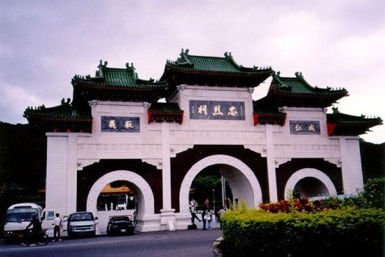 位于臺北的忠烈祠供奉著從孫中山革命，到抗日戰(zhàn)爭，解放戰(zhàn)爭所有陣亡國民黨士兵的靈位。