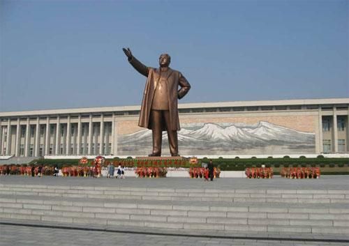 韓國稱或利用導(dǎo)彈對平壤等大城市的金日成、金正日銅像進行精密打擊