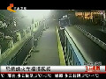 監(jiān)控拍下三輛火車(chē)迎面相撞驚險(xiǎn)一幕