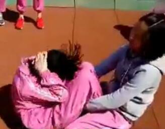 仰臥起坐險癱瘓 正確姿勢咋做？