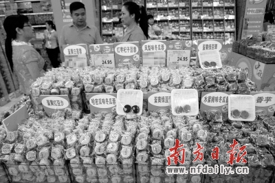 散裝月餅因其實惠的價格、豐富的口味而受到市民的青睞。