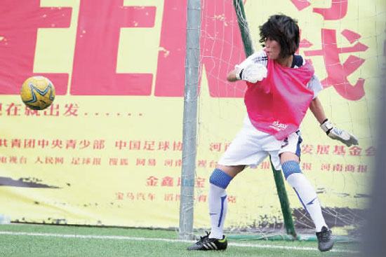 范運杰客串門將，才止住了本方連續(xù)丟球的頹勢