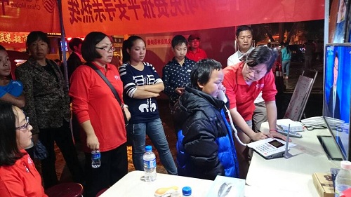 小男孩走失，移動(dòng)員工幫他們找 親人