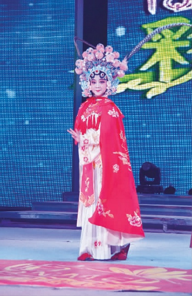 河南電視臺(tái)新農(nóng)村頻道少兒戲曲春晚，杜麗鵬表演的《西游記》中的借扇故事