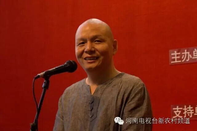 書畫家協(xié)會(huì)副主席，中國書畫家協(xié)會(huì)會(huì)員，河南省青年書法家，蘆荻